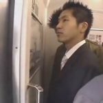 【ゲイ動画】満員電車でスーツ姿のイケメンが2人の男に痴漢をされてしまいアナルセックスもさせられる！