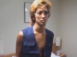 【ゲイ動画】19歳の金髪のヤンキーのオラオラ系の素人がゴーグルマンに犯されてアナルセックスを楽しみまくる！